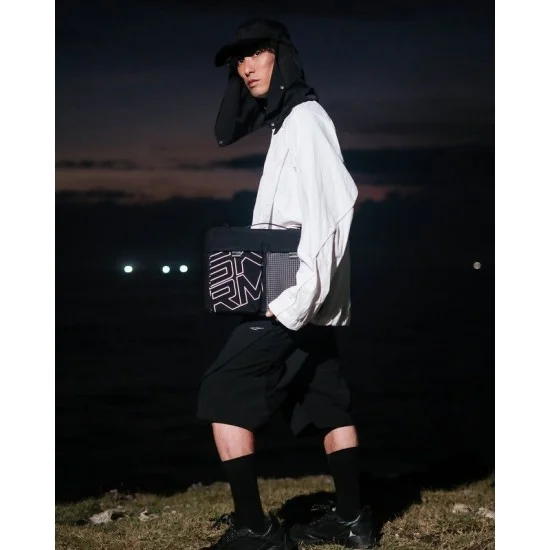 Skinarma Laptop Bag Jager (Fits Up To 14" Macbook) - Black